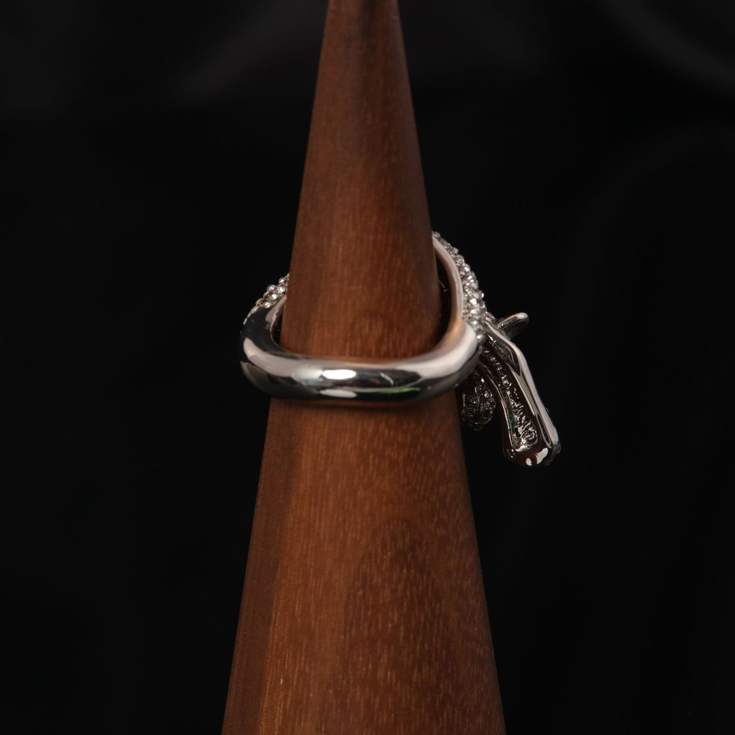 Emerald-Eyed Panther Ring
