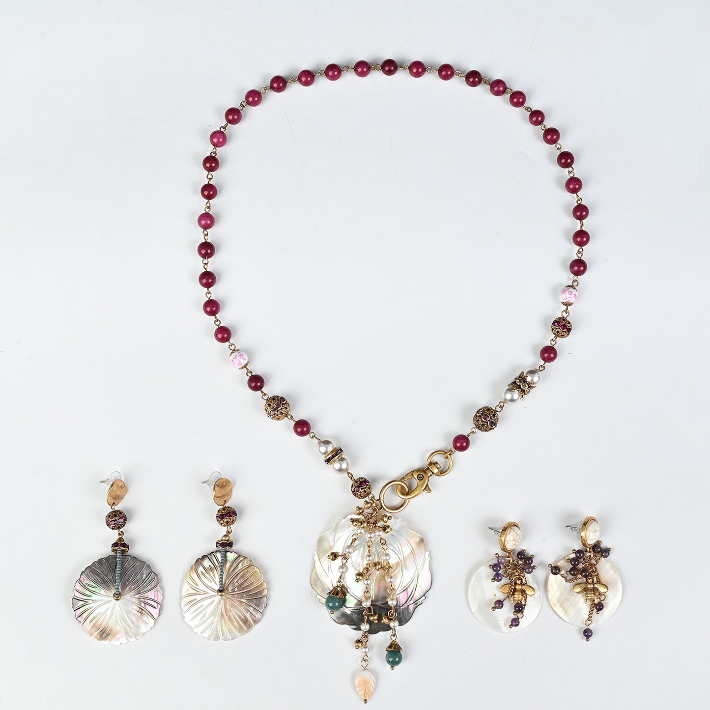 Vintage Shell Pendant Beaded Necklac