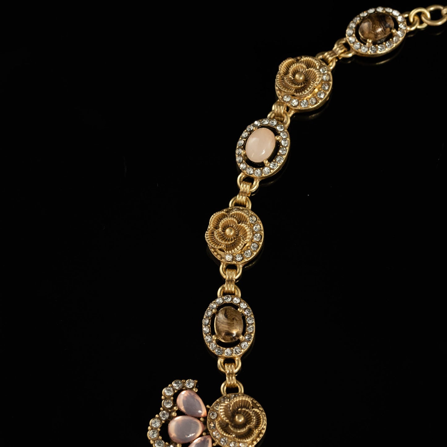 Golden Rosette Treasure Necklac