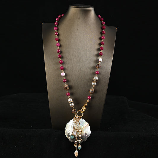 Vintage Shell Pendant Beaded Necklac