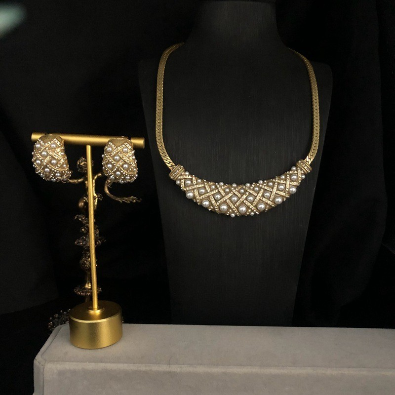 The Windsor Grace Jewelry Set